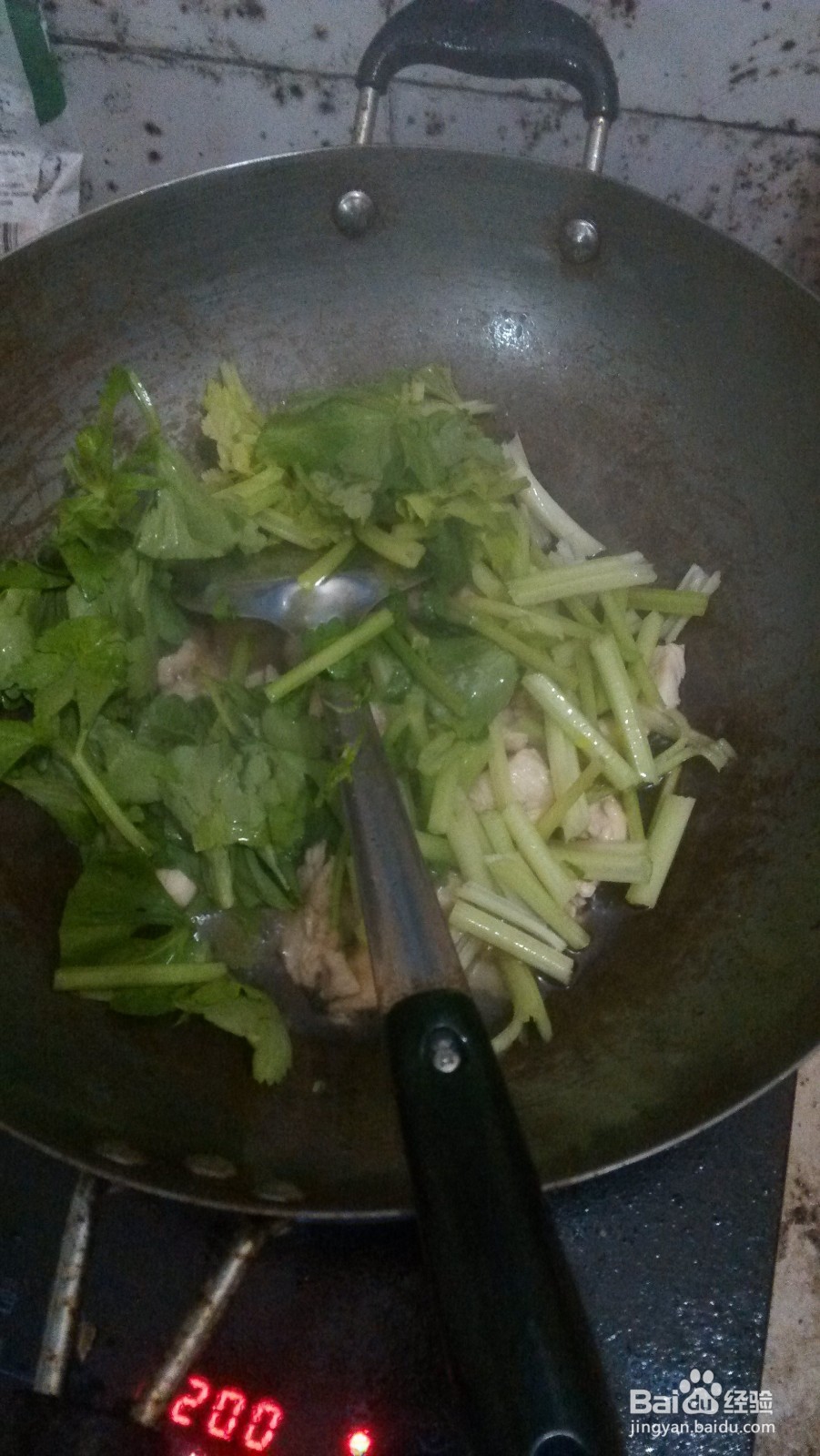 鸡胸肉炒香芹