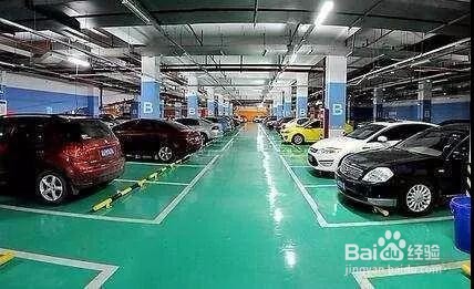 停车时倒车入库好，还是车头“扎”进去好？