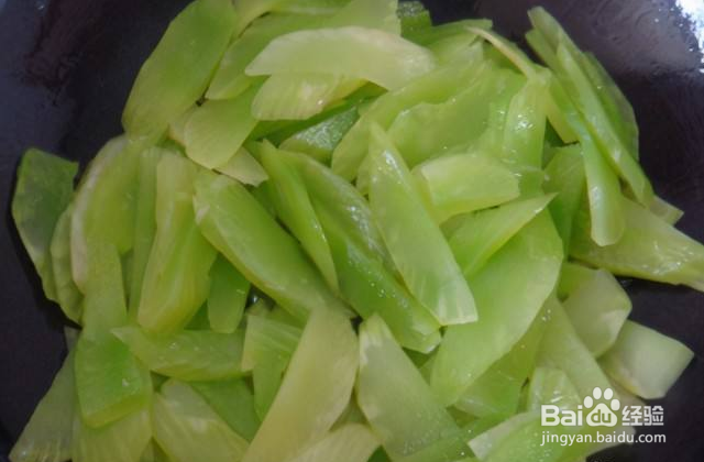 木耳炒莴笋的做法