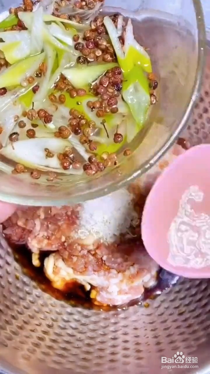 如何制作鲜美多汁的三鲜馅饺子