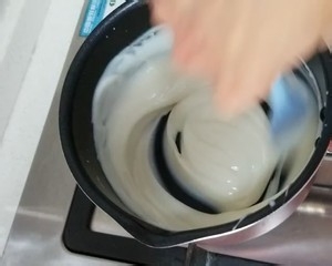 教你自己在家里做牛奶小方