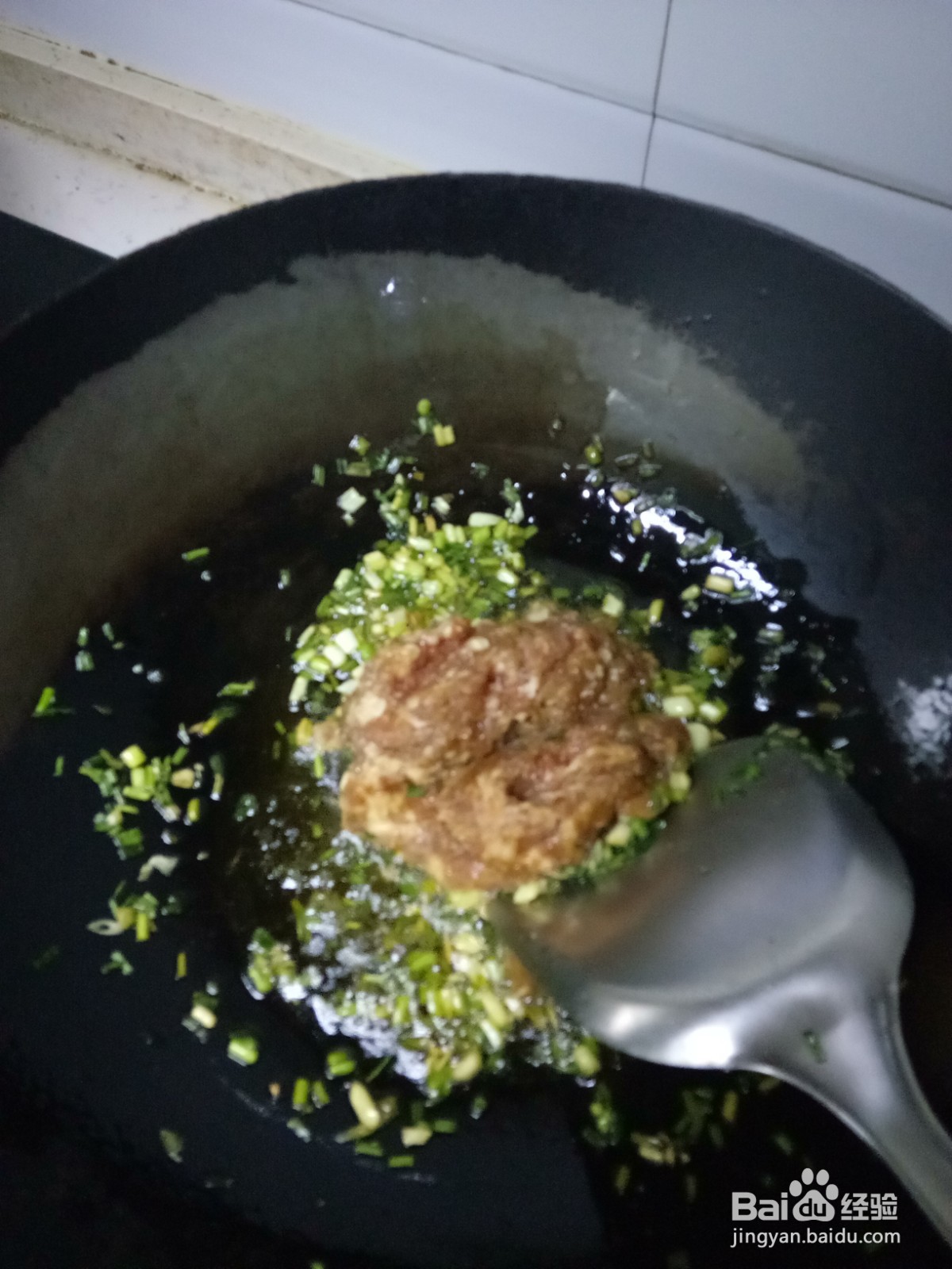 葱花肉酱拌面