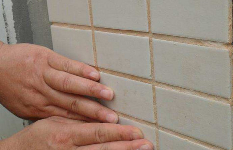 墙面歪了5公分如何贴瓷砖