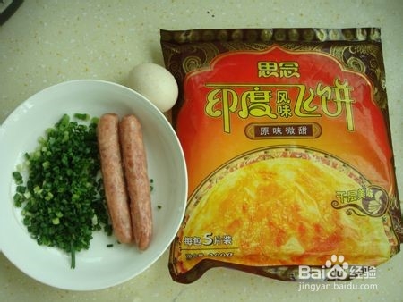 制作香肠飞饼卷