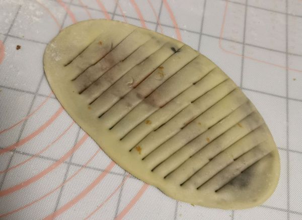 松软香甜豆沙面包圈