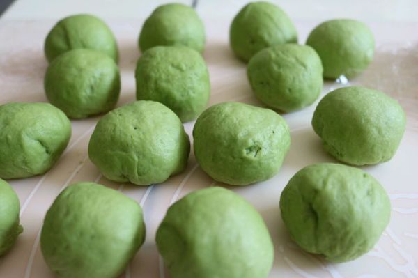 抹茶土司和抹茶豆沙面包