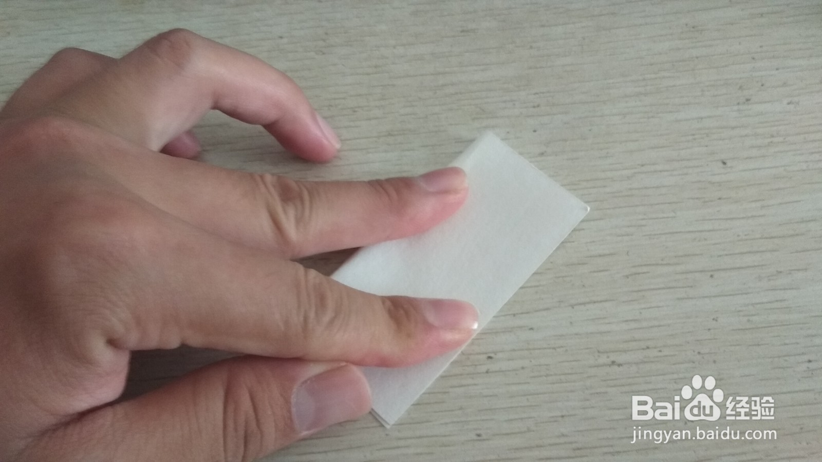 如何用一块正方形素描画纸做梯形的简易钢笔支架