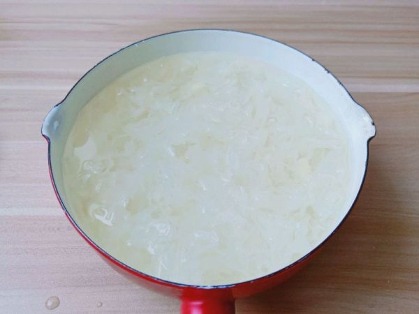 银耳红枣枸杞羹