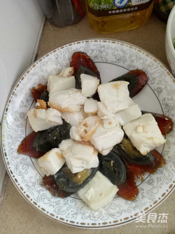 辣椒炒皮蛋豆腐