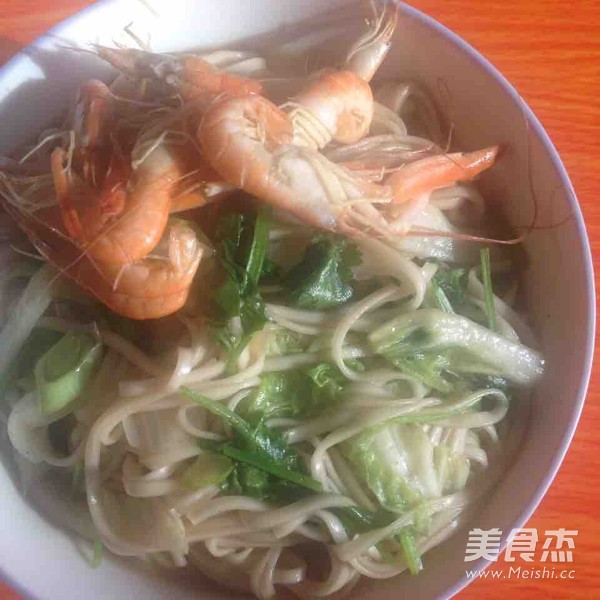 蔬菜鲜虾面的做法