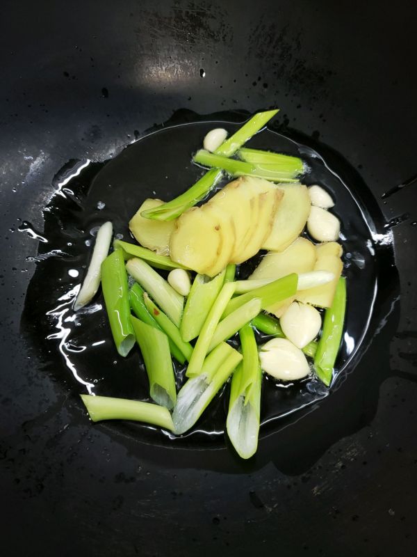 一家人在一起就是要围坐着吃火锅