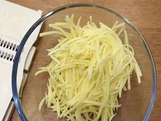 炝拌青椒土豆丝怎么做