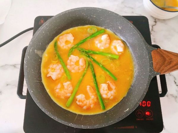 芦笋虾仁烘鸡蛋