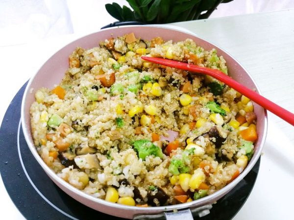 藜麦香菇香肠炒饭