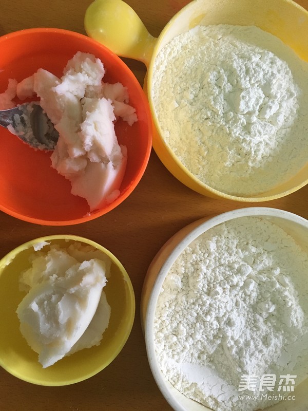 蛋黄酥的家常做法