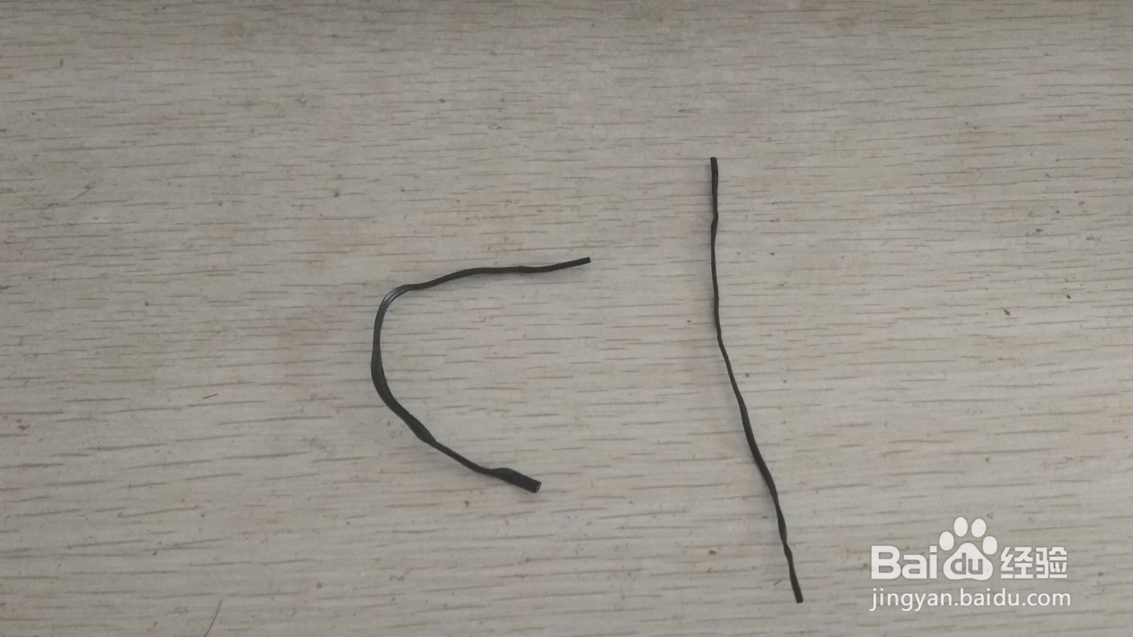 如何用两个数据线绑绳做简易的中性笔的支架