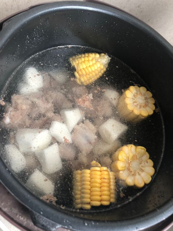 玉米山药骨头汤