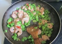 色香味俱全的蚕豆炒虾仁