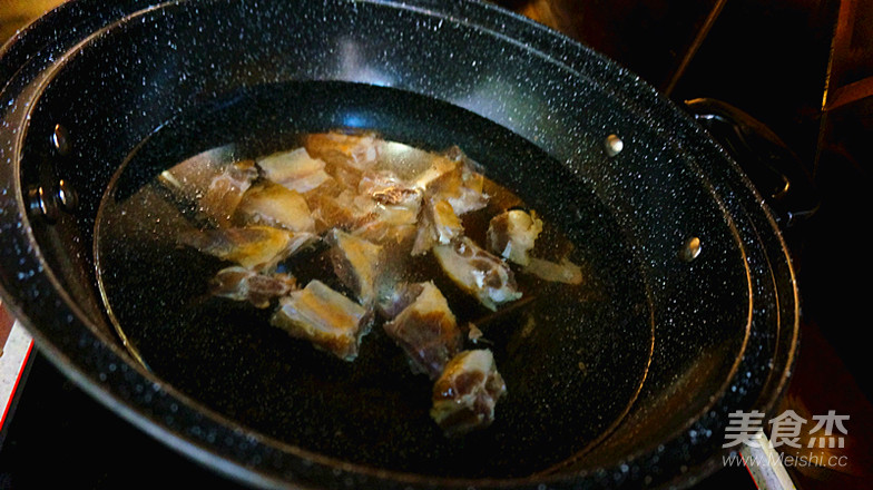 排骨米线煲的做法