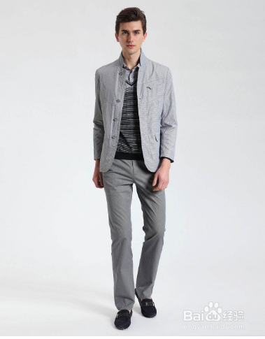 灰色格子西装怎么搭配