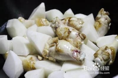 白萝卜烧鸡腿的家常做法，