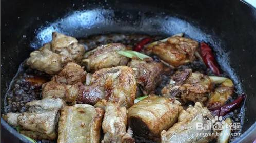 年糕焖排骨的做法