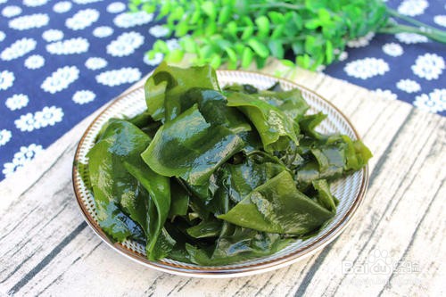 喝酒时不能吃什么食物?
