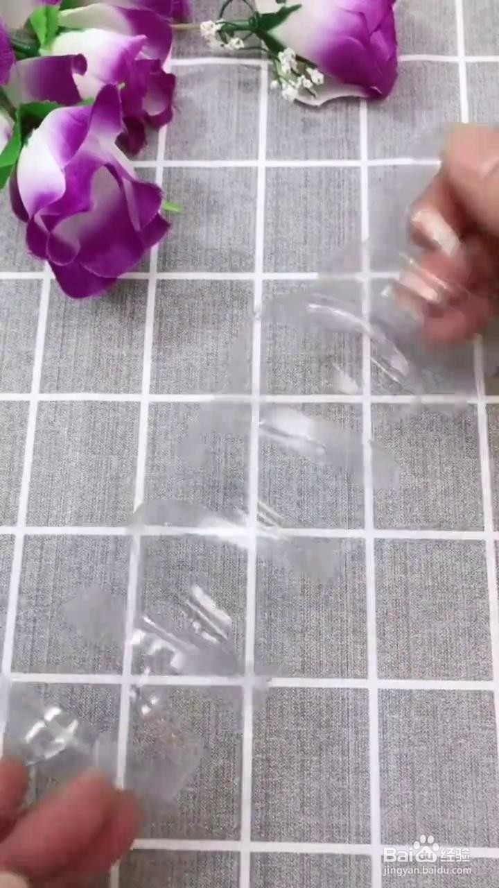 如何晒袜子才能不浪费衣架?