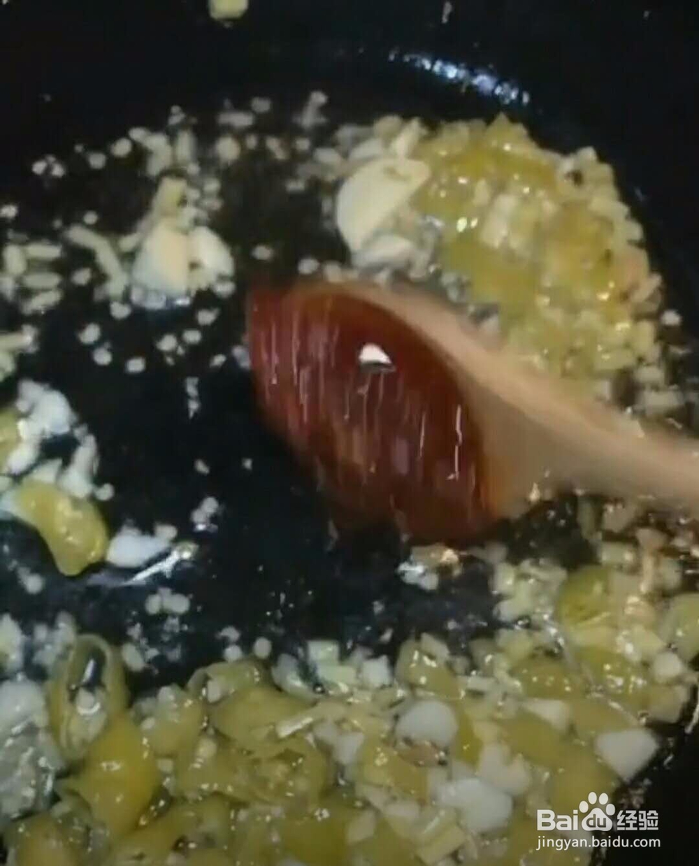 麻辣肥肠猪血做法