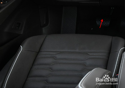 奔驰c200l自动泊车系统怎么使用