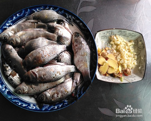 香辣小鲫鱼怎么做？