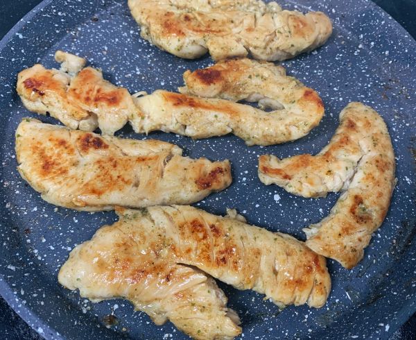 牛油果南瓜烤鸡胸斯佩尔特沙拉