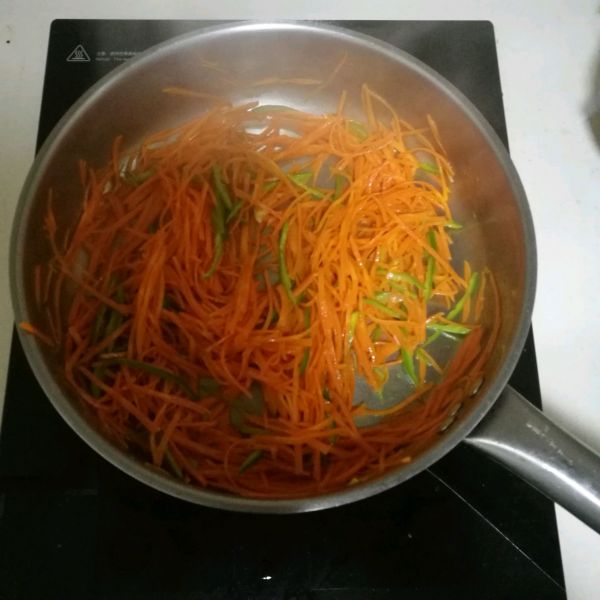 青椒胡萝卜丝炒蛋