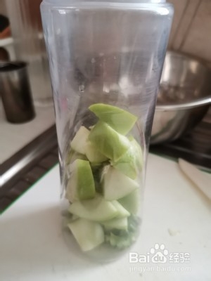 清新败火的青苹果苦瓜牛奶果汁