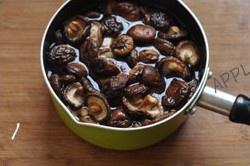 每日美食-香菇炖鸡汤的做法