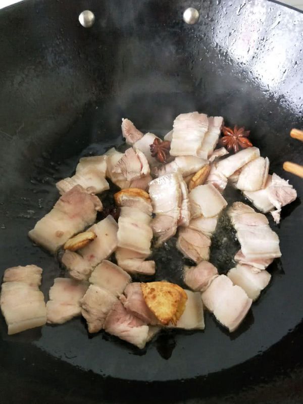 五香五花肉焖蚕豆