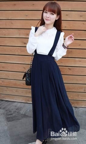 夏日流行元素背带裙搭配 让你更加时尚靓丽