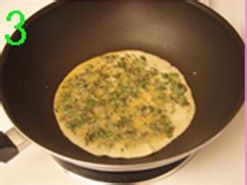 做厚蛋烧圆锅照样行!-香椿厚蛋烧