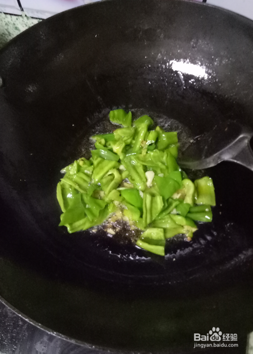 如何简单做青椒炒茄片