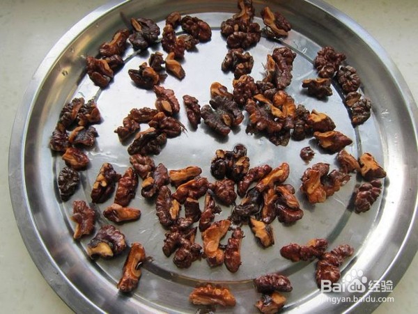 糖霜核桃的做法
