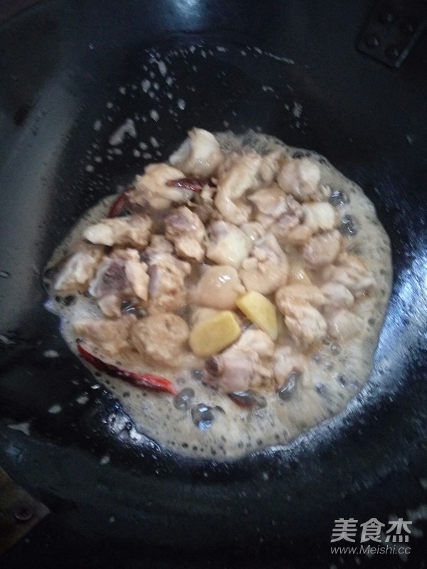 小鸡炖蘑菇的做法