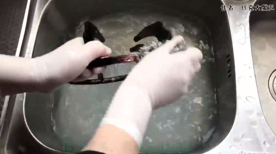 怎么清洗灶台架油污