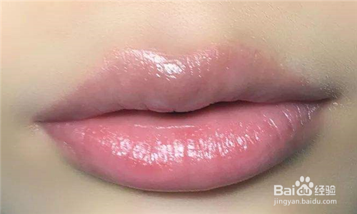 涂抹口红如何避免唇部起皮