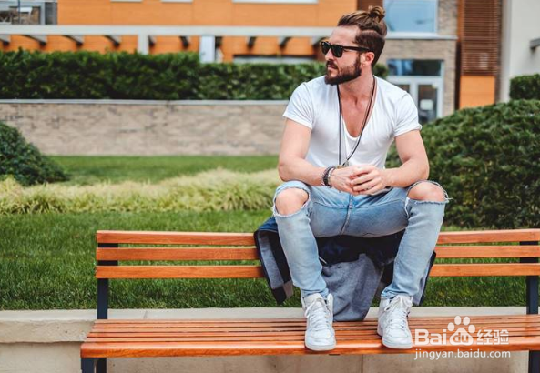 用不同的衣服来匹配你的运动鞋