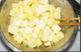 帮你抵抗辐射侵害的一道菜——西红柿炒馒头粒