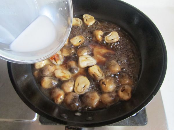 蚝油草菇扒娃娃菜
