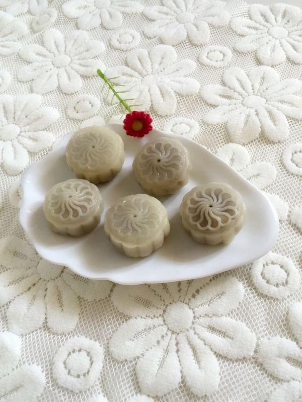 板栗馅儿冰皮月饼