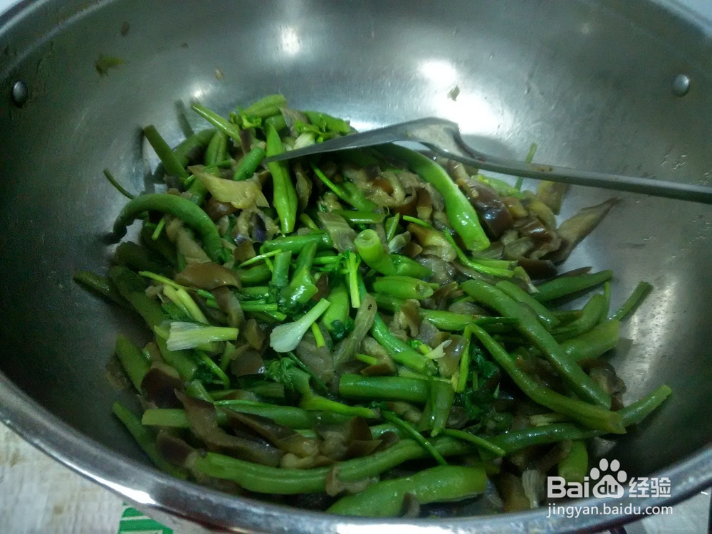 茄子炖豆角香菜段