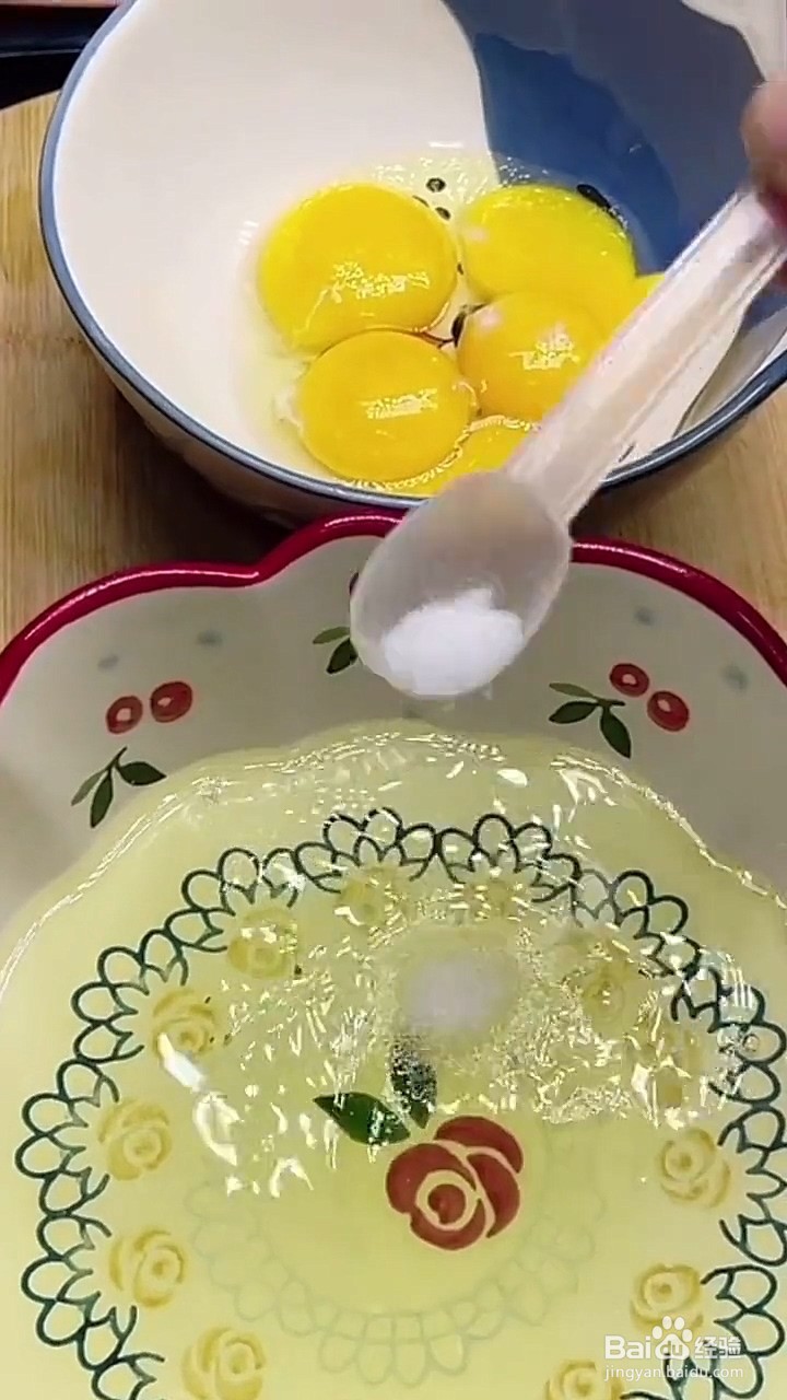 松花蛋和火腿肠怎么做