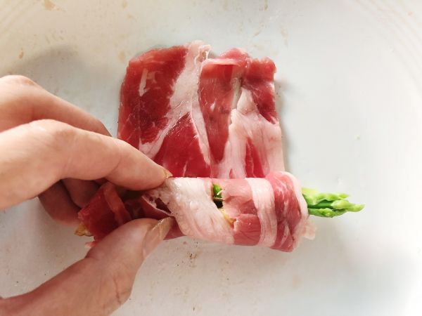 芦笋白玉菇肥牛卷